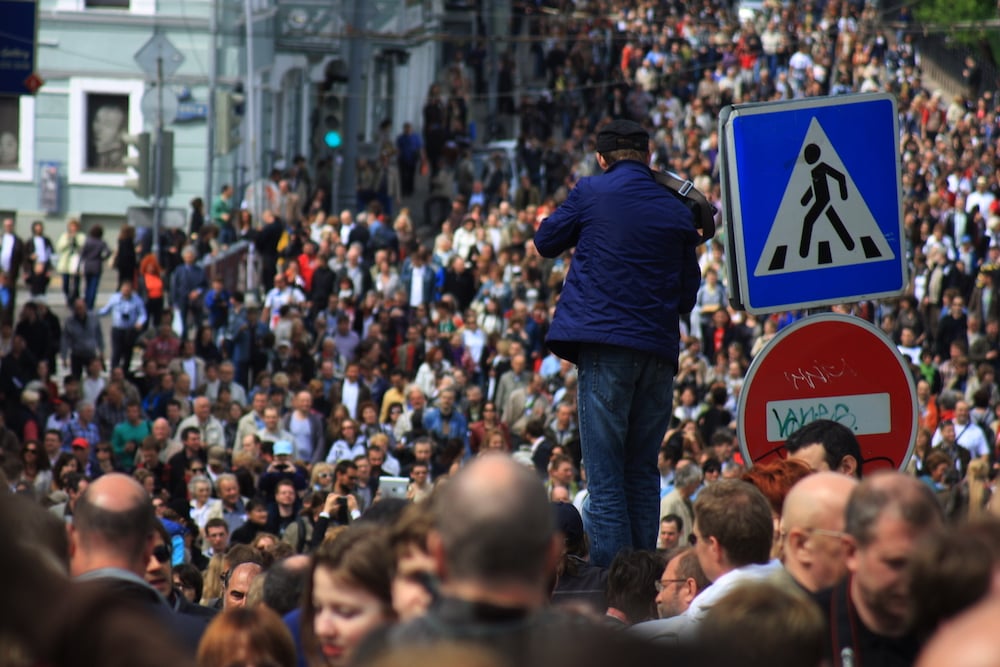 Moscow crowds at the anti-Kremlin Writers Walk organised by Akunin in 2012. Image: Howard Amos