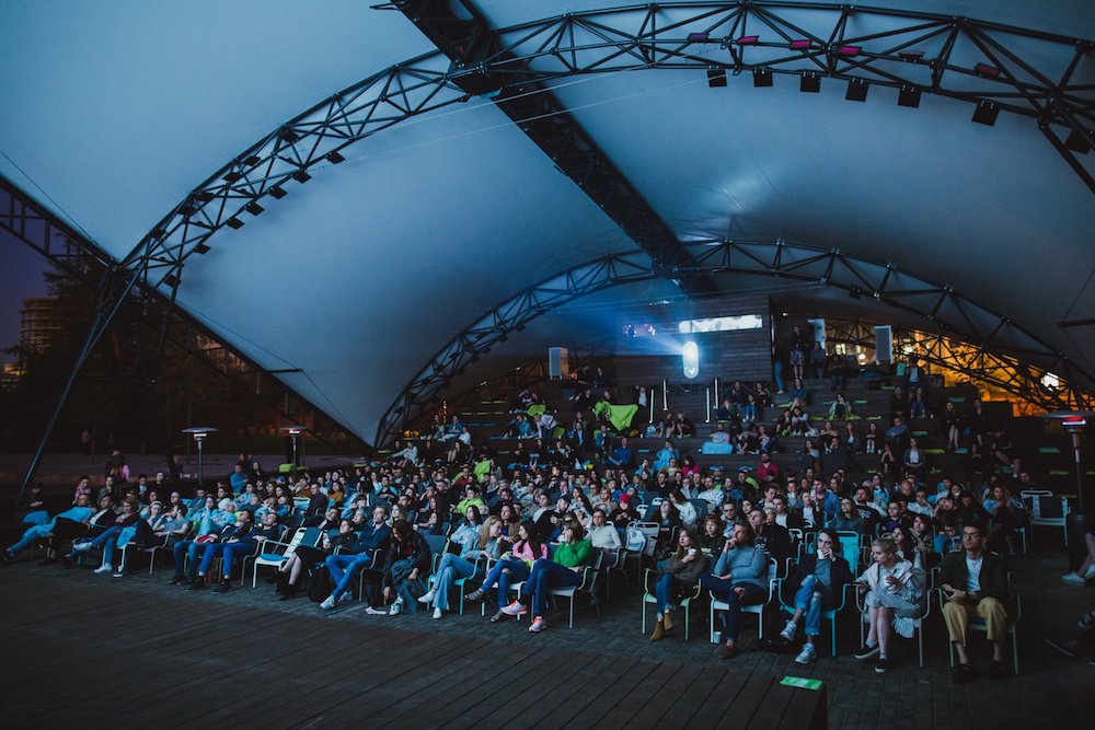 A 2018 summer cinema at contemporary art museum Garage. Image: garagemca / Facebook