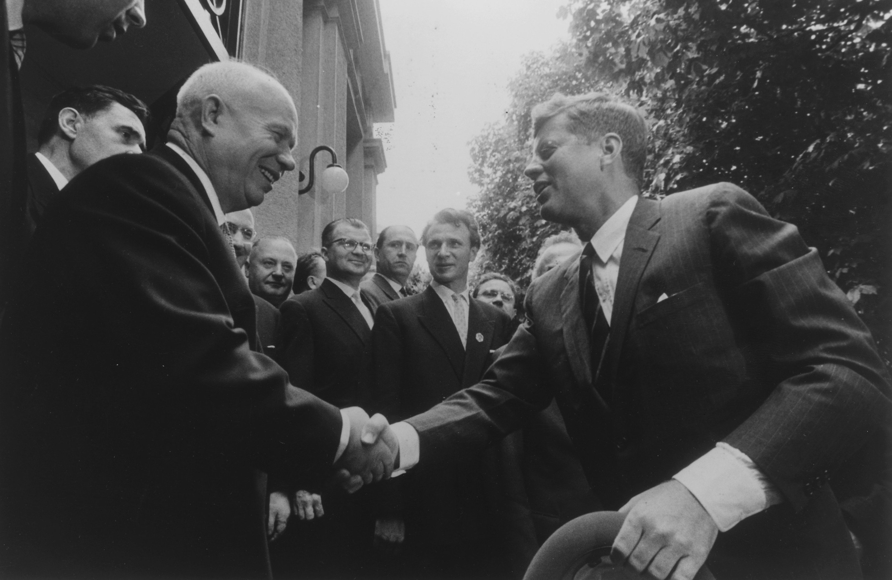 Presidents Nikita Khrushchev and John F. Kennedy shaking hands during the Thaw. Image: Stanley Tretick under a CC License