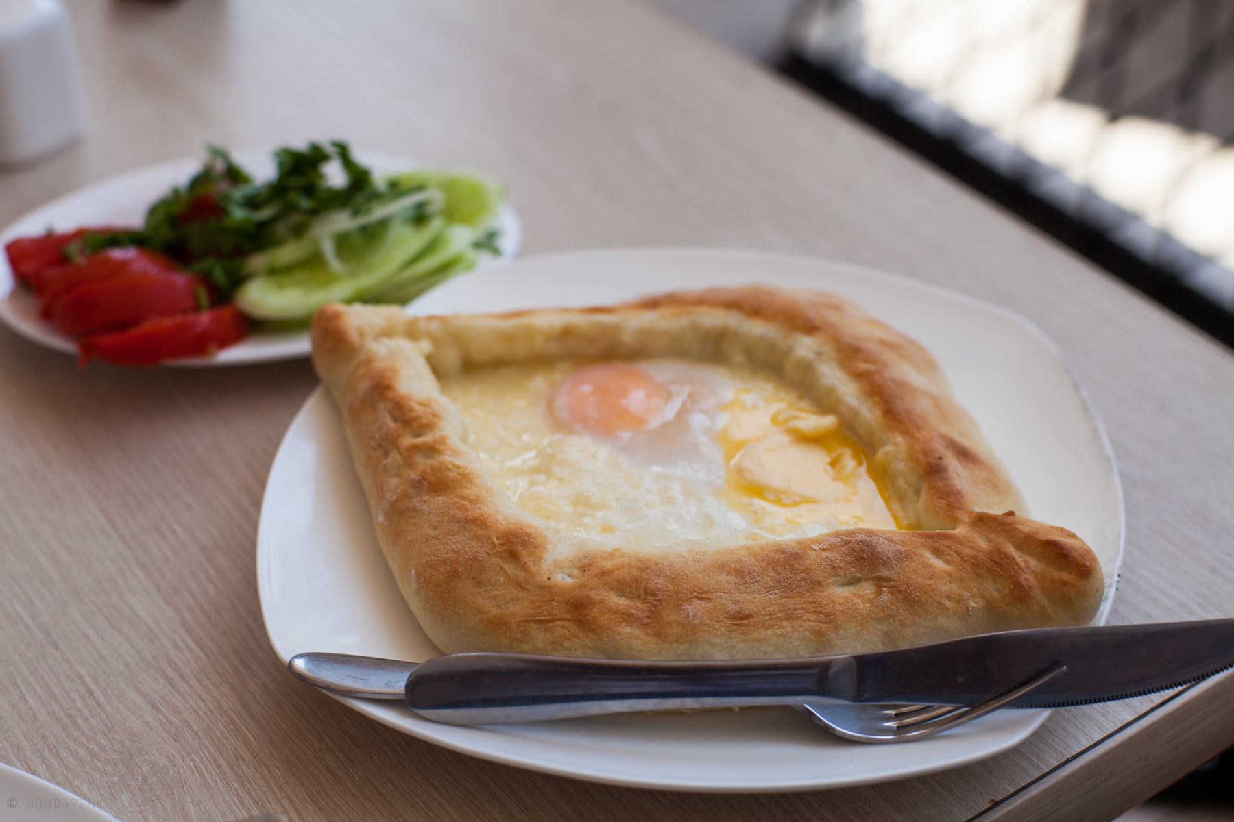 A classic Adjarian khachapuri, complete with egg. Image: Yanina Bondarenko under a CC licence