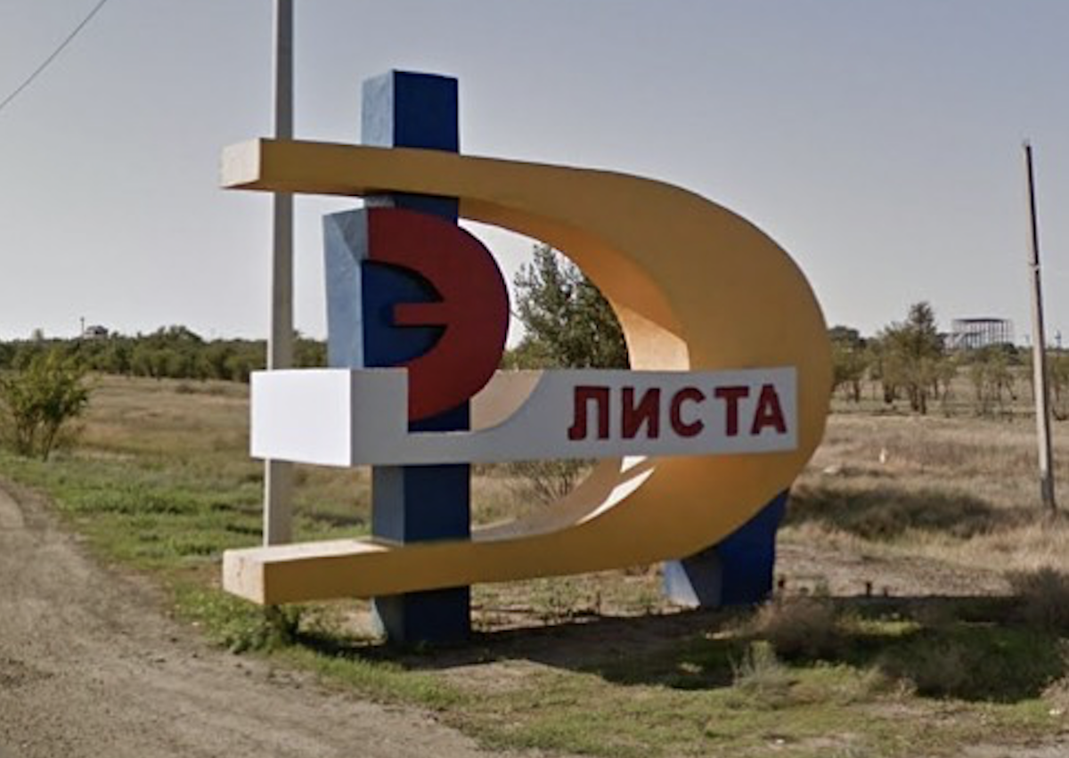 In Russia, everyday road signs are beautiful, baffling pieces of public art