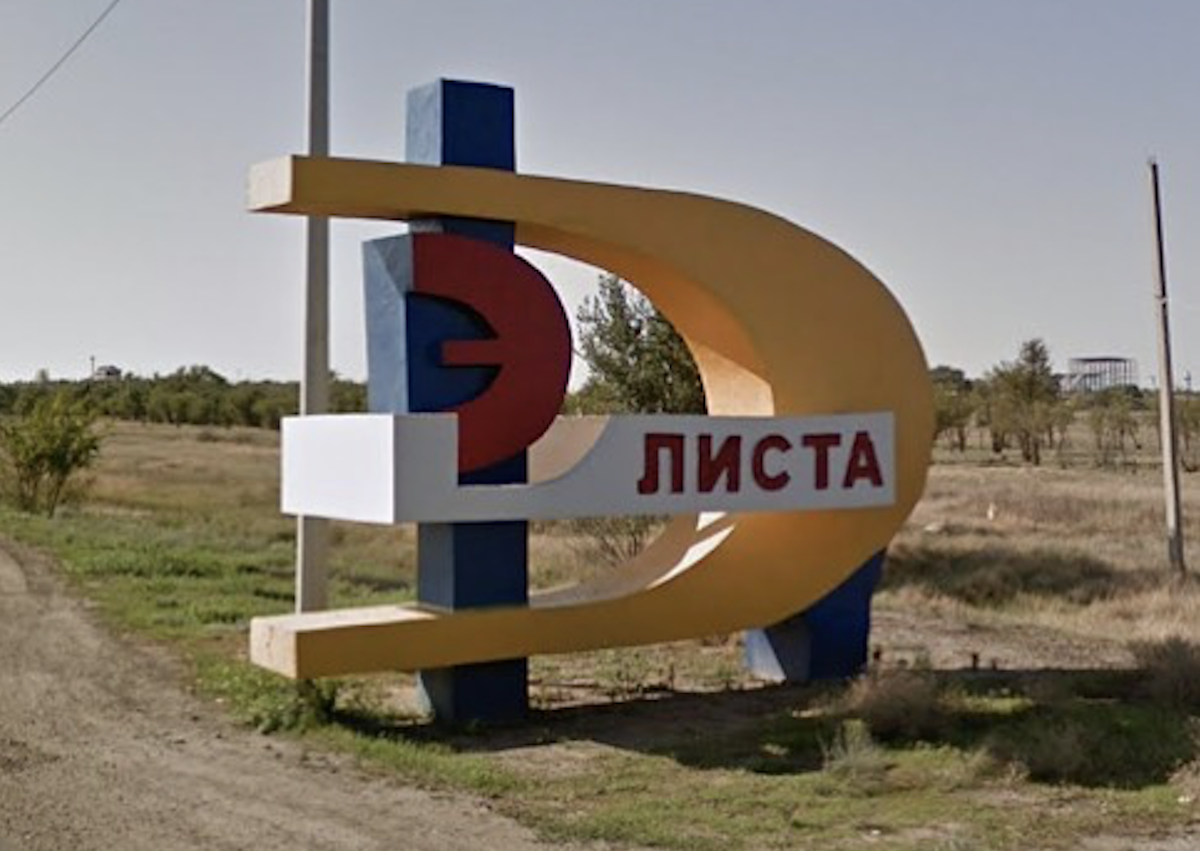 In Russia, everyday road signs are beautiful, baffling pieces of public art  — New East Digital Archive