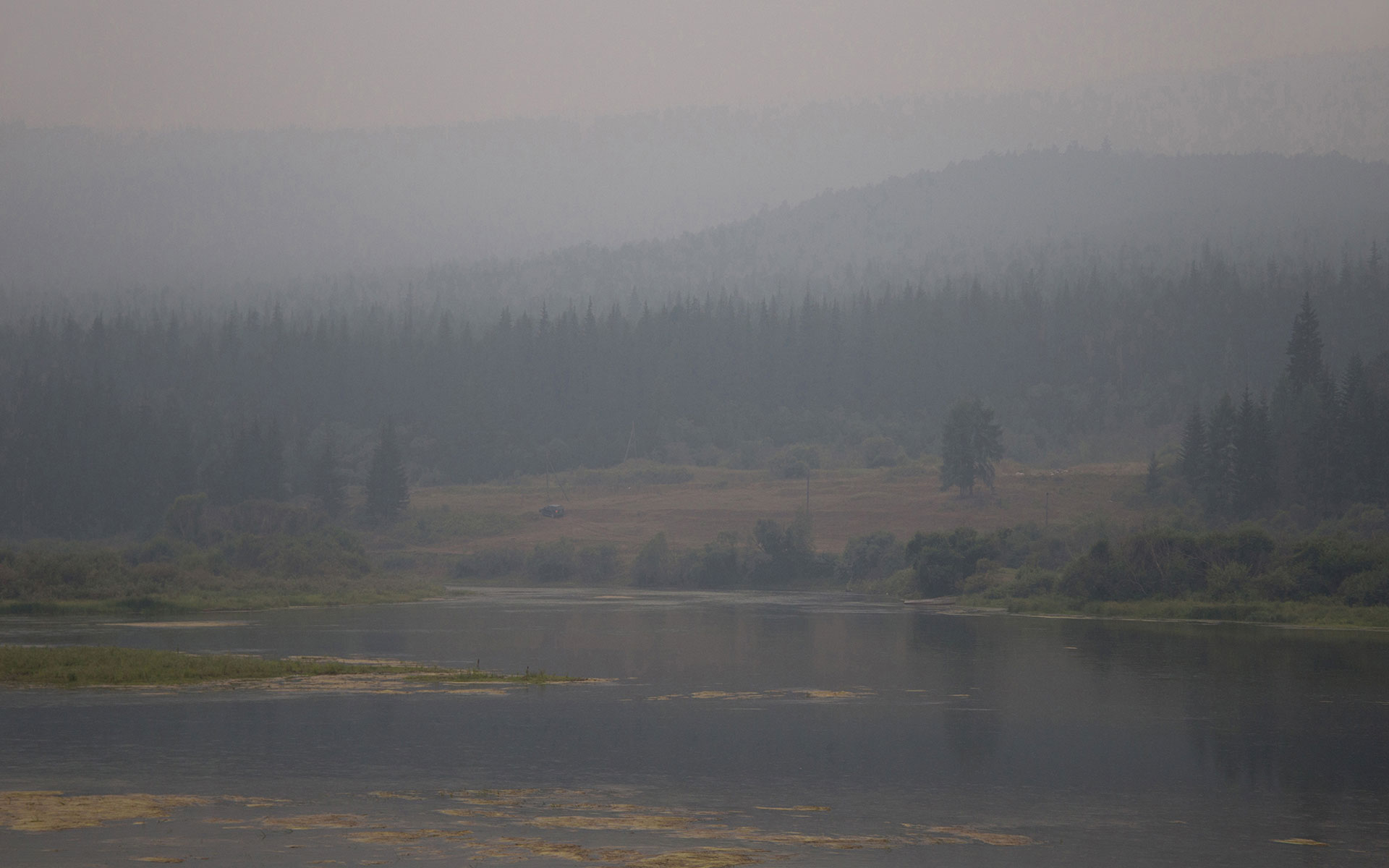 The wildfire fighters battling extreme heat in Yakutia