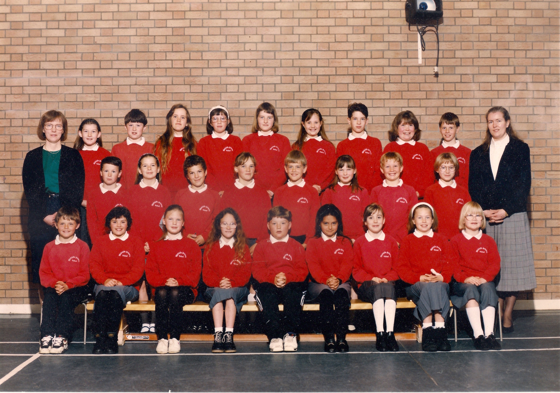 First school photo in Scotland: Kamila in middle row, far right