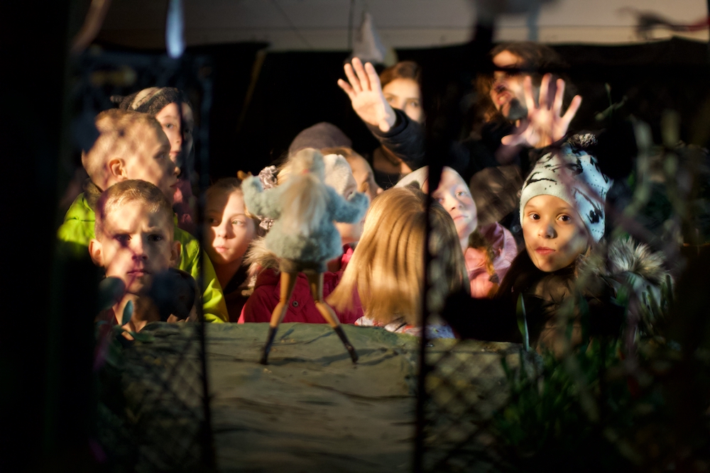 Children looking at Garbie at the Plastikwood Museum in Kyiv. Courtesy of Plastikwood