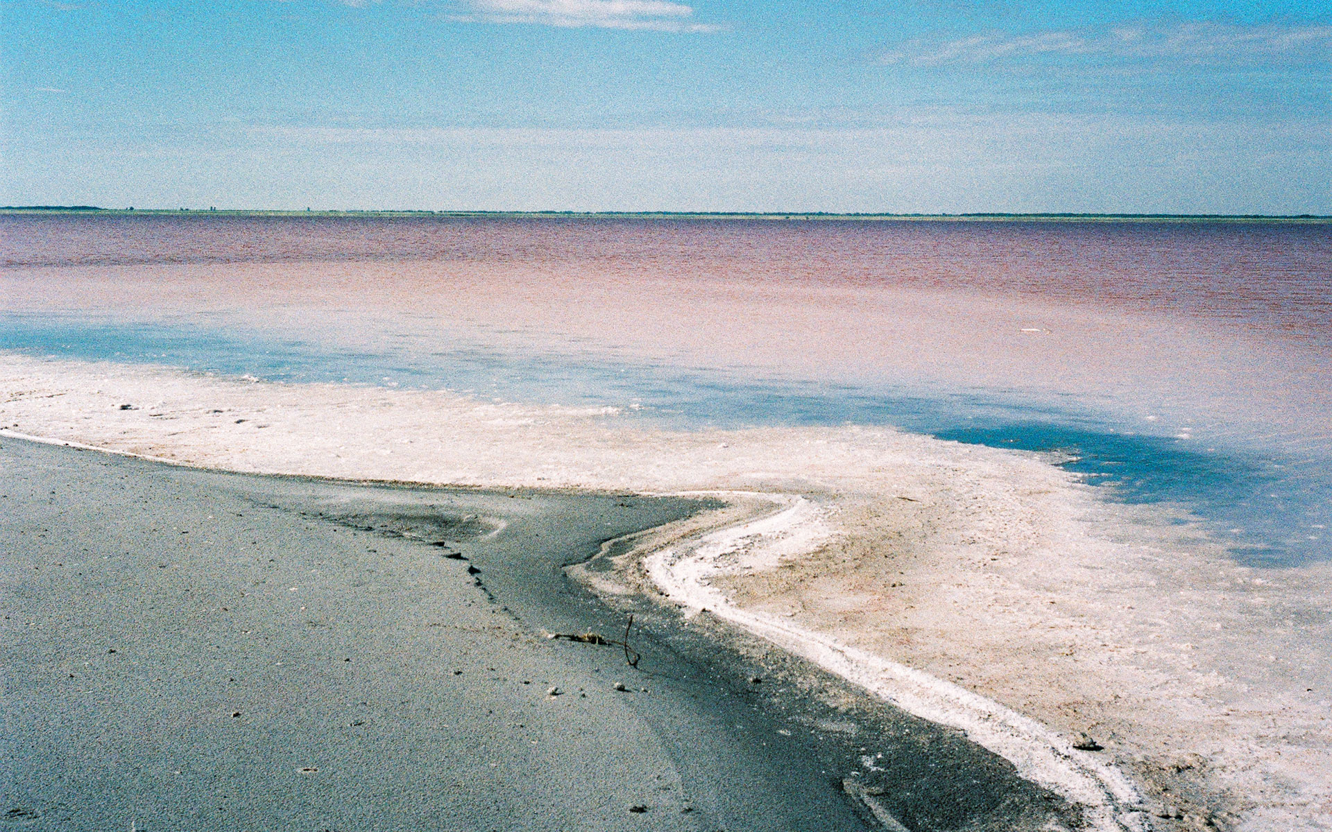 Exquisite photos of Siberia’s candy pink lake 