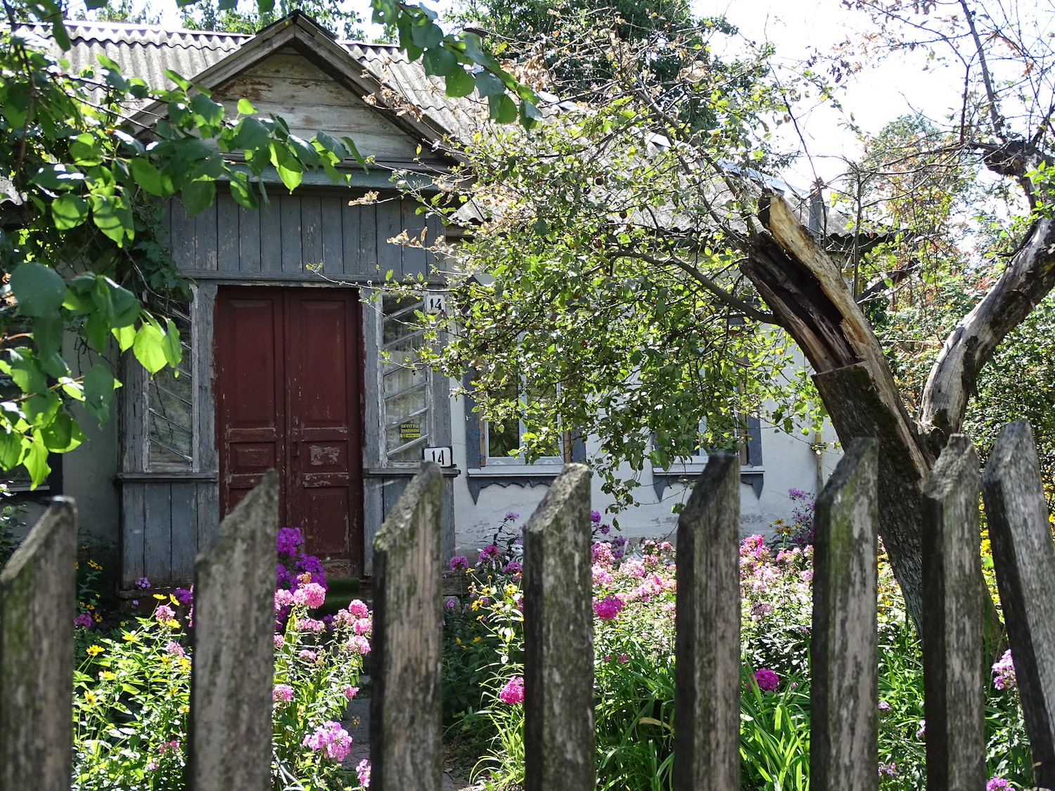 Ukrainian village house. Image: Adam Jones, via Flickr