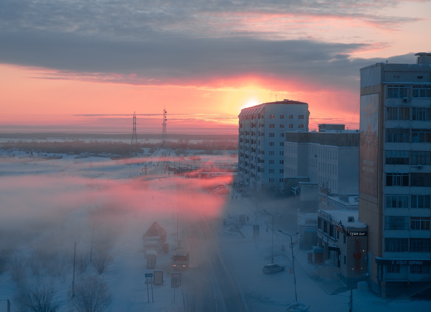 Sunset-tinted photos of Russia that find romantic beauty in the ordinary 