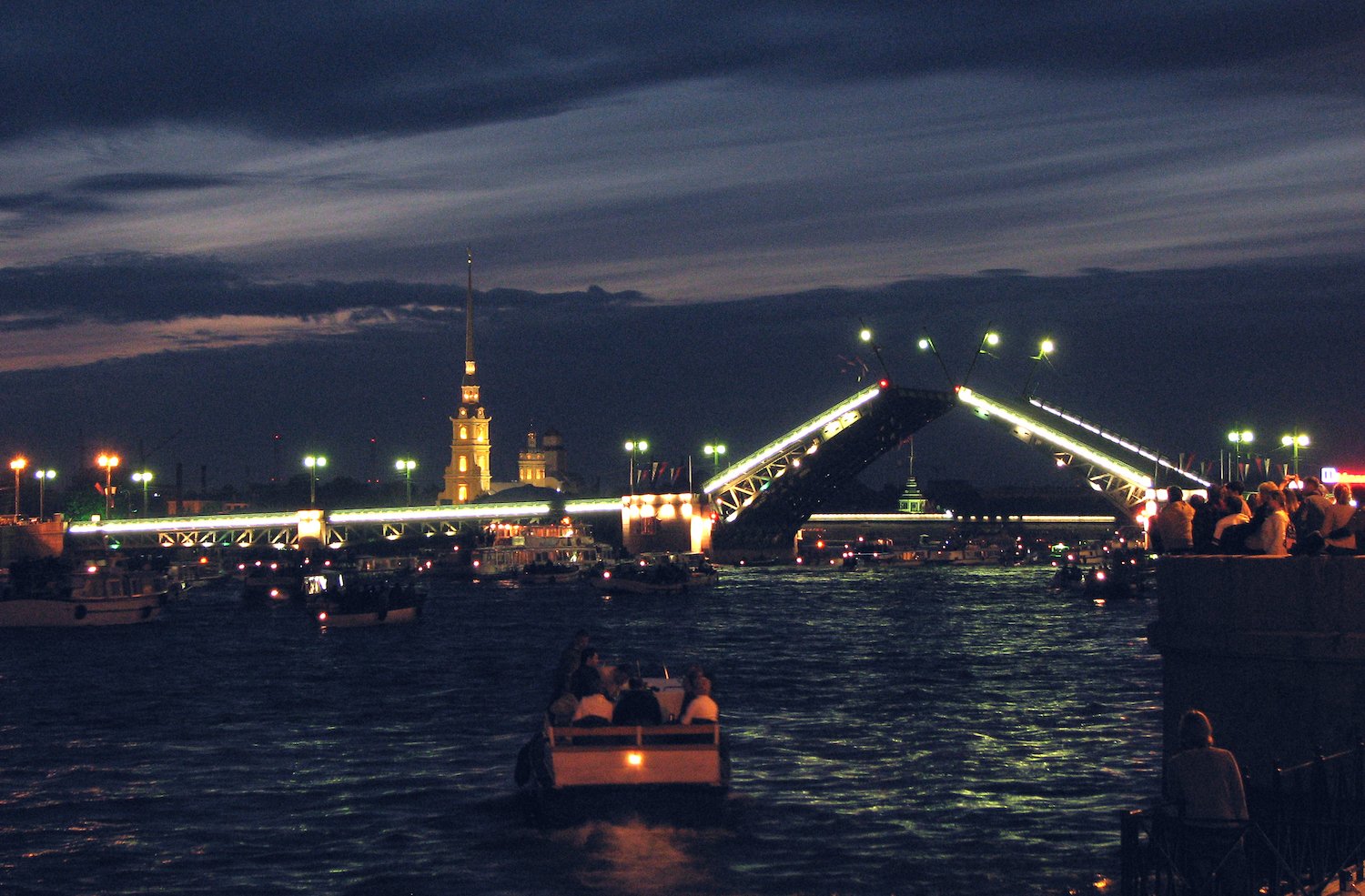 Bridges drawing at night. Image: Andrey Korzun under a CC license