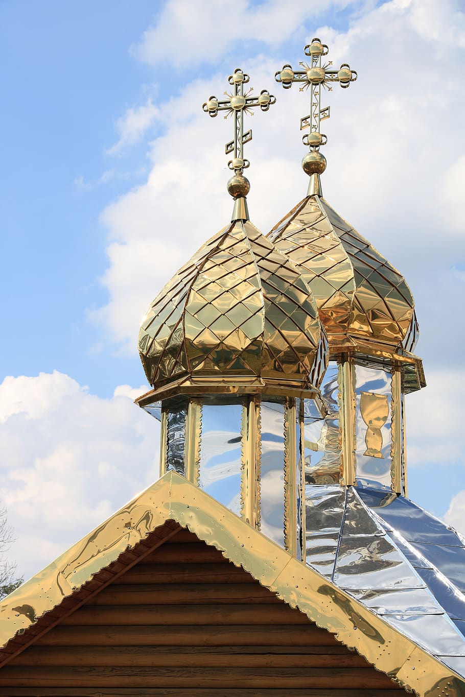 Image: Ukrainian church domes via CC0