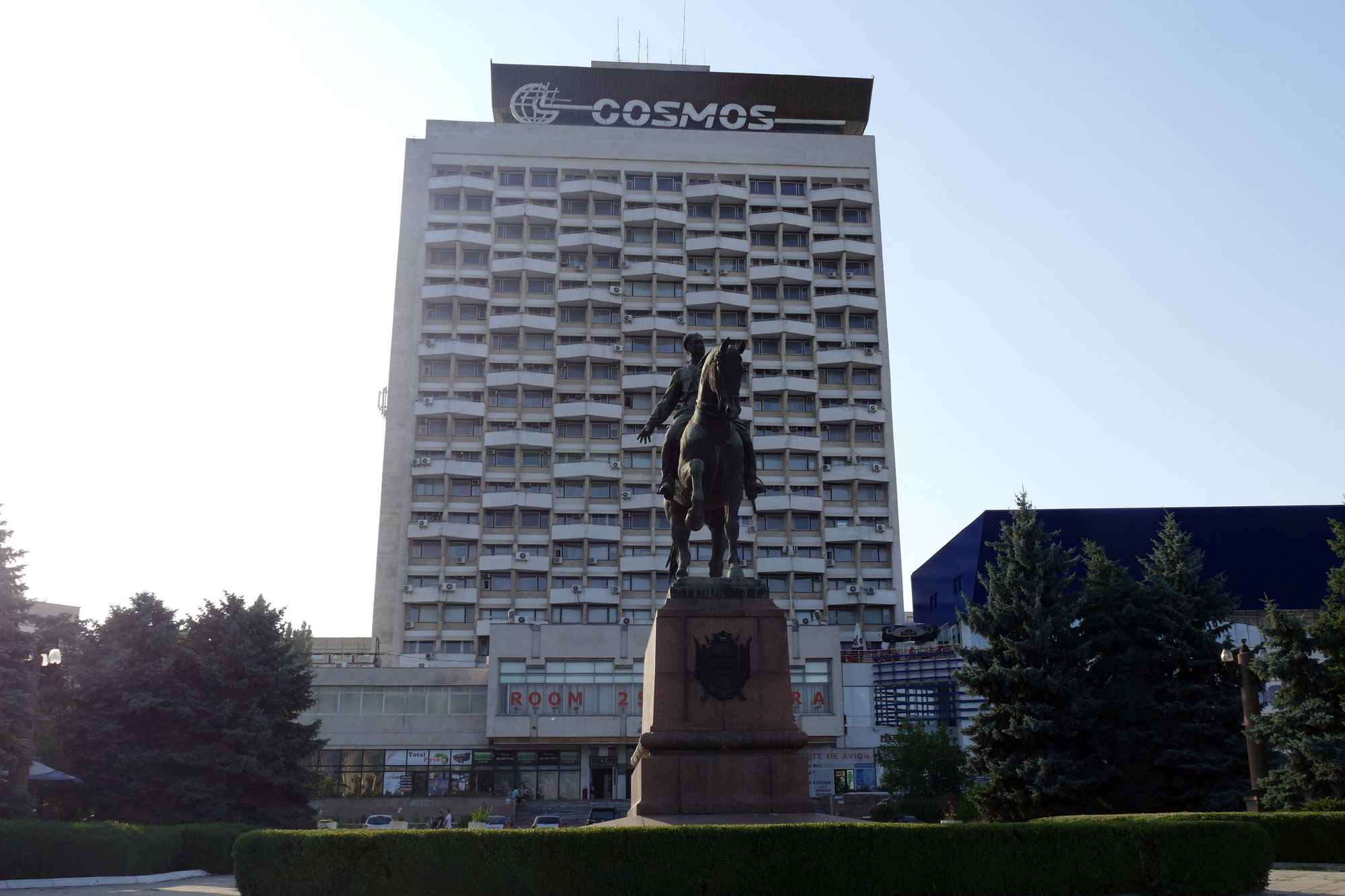 Hotel Cosmos Chisinau. Image: Maxence under a CC License