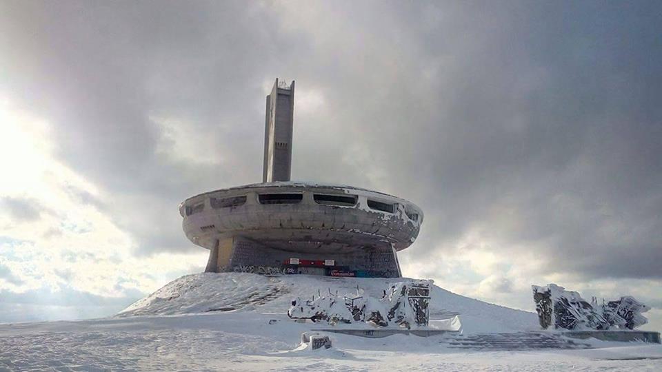 Image: The Monument House of the Bulgarian Communist Party @ Ivanova2405 licensed under CC BY-SA 4.0