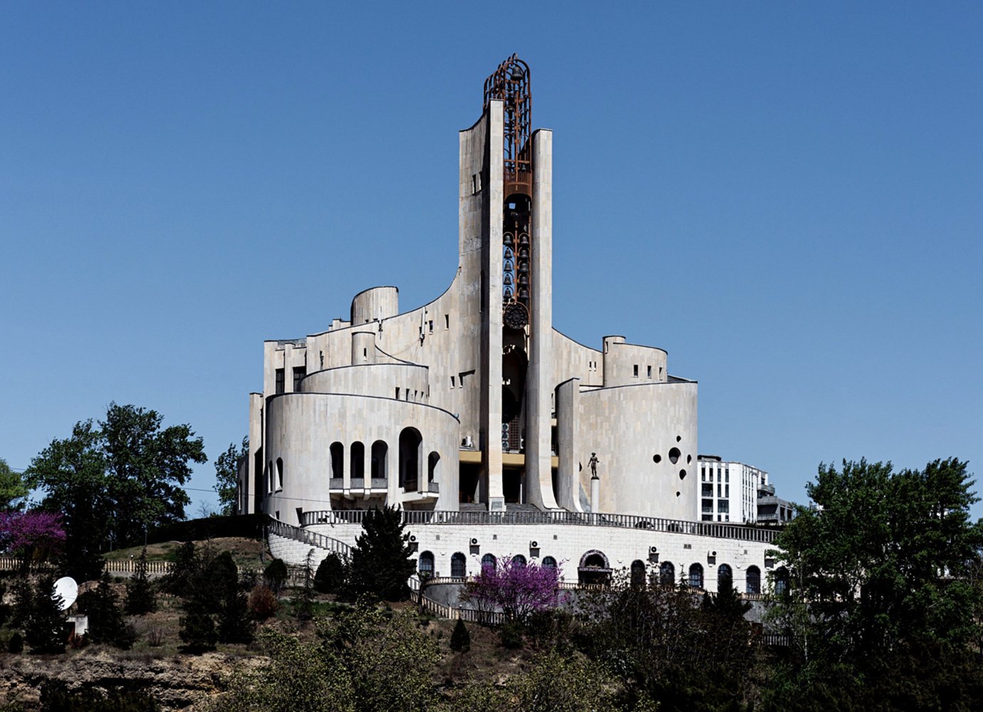 Bishkek’s multi-faith wedding palace is a futuristic, grandiose atheist temple | Concrete Ideas