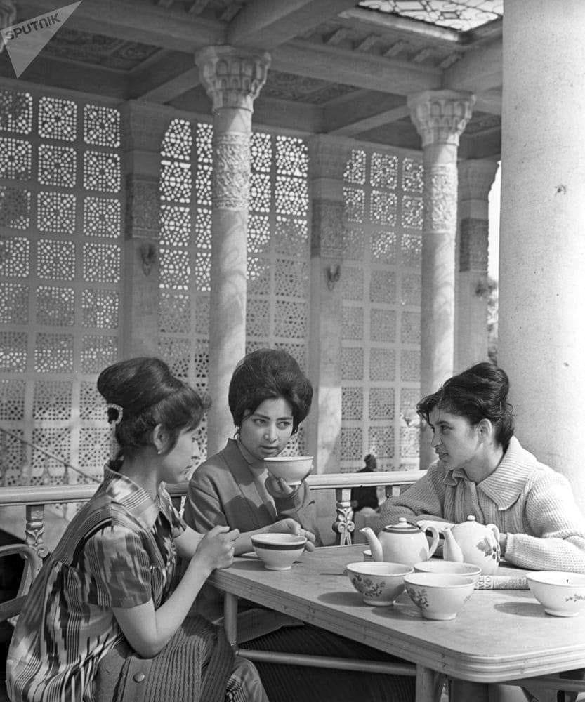 A group of women in the cafe in 1967. Image: Max Alpert via Facebook