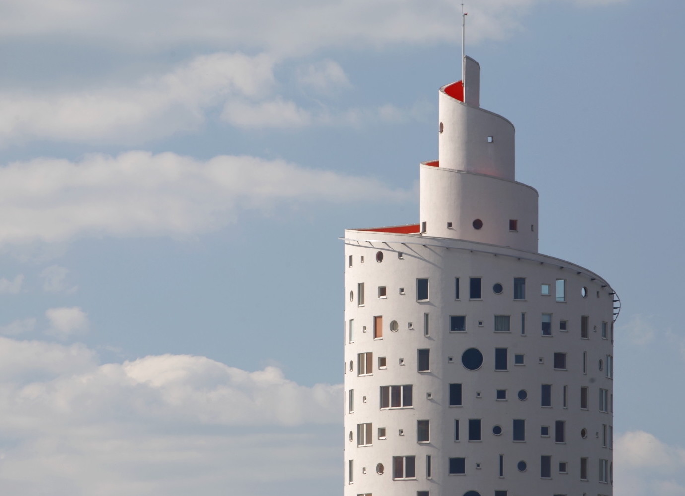 Tartu’s Snail Tower is a spiral-shaped postmodern tribute to eternity | Concrete Ideas