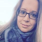 Anita Komuves