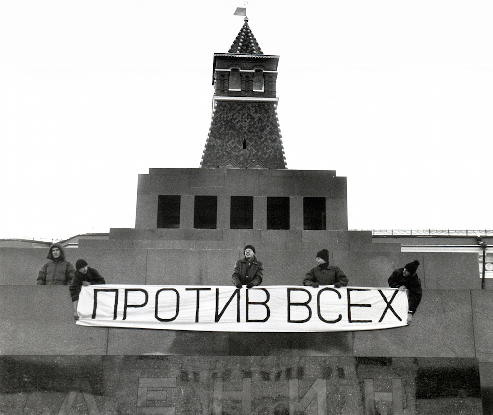 Anatoly Osmolovsky performance with “Against All” banner in Red Square (1999)
