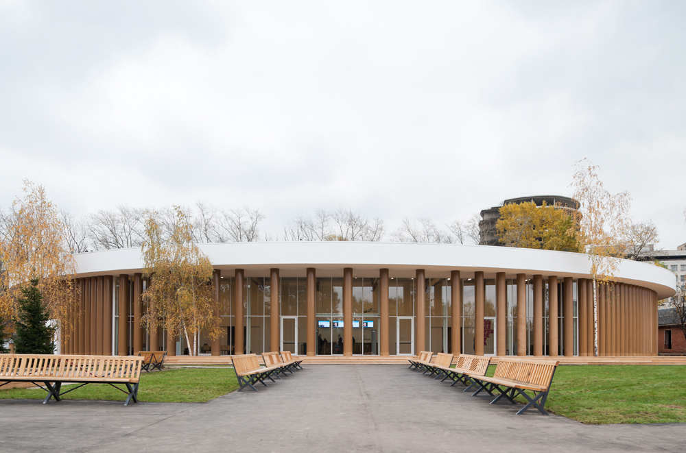 Garage's temporary pavilion by Shiguru Ban 