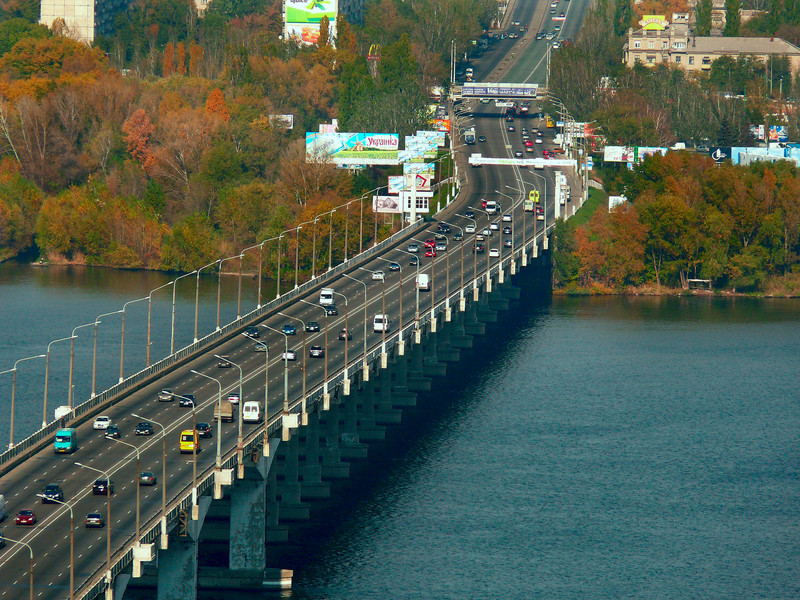 Central bridge in Dnipropetrovsk. Image: Fomishen Alexander