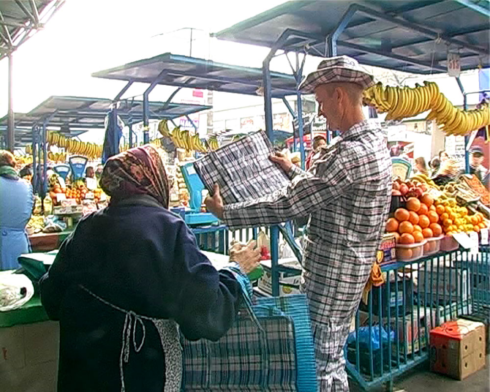 Ghenadie Popescu, <em>Torba (Bag)</em>, Film still from performance in Chisinau, Moldova. Image: Artist