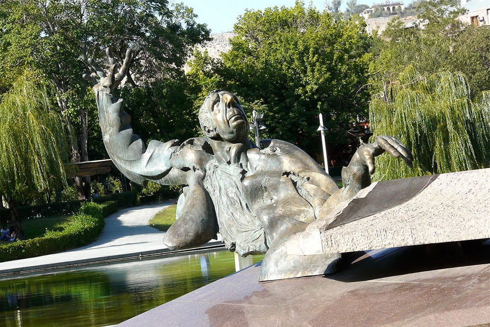 Arno Babajanian statue in Yerevan. Image: Rita Willaert under a CC licence