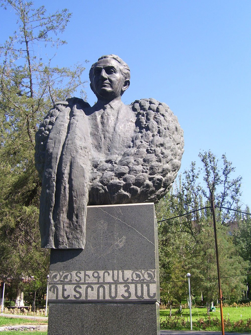 Statue of chess grandmaster Tigran Petrosian. Image: Beko under a CC licence