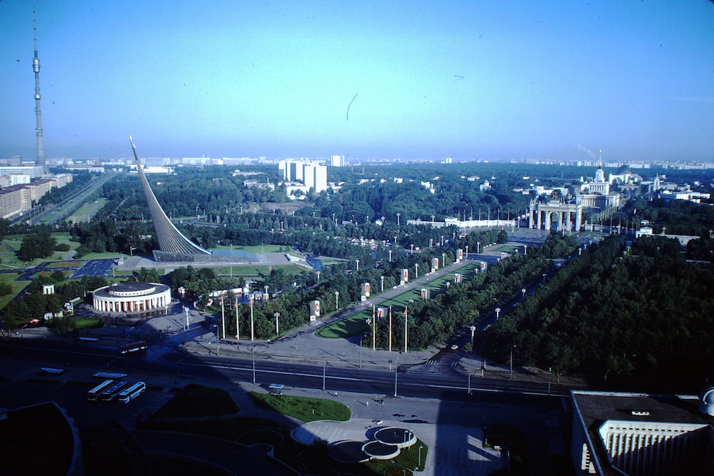 The Monument in the grounds of the VDNKh exhibition park in 1984 (image: Fonds Brumter under a CC licence)