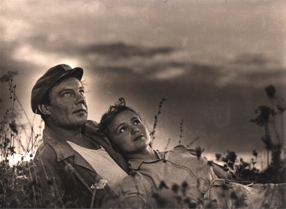 Still from <em>Poem of an Inland Sea</em>, dir. Yuliya Solntseva (1958). Image courtesy of Gosfilmofond