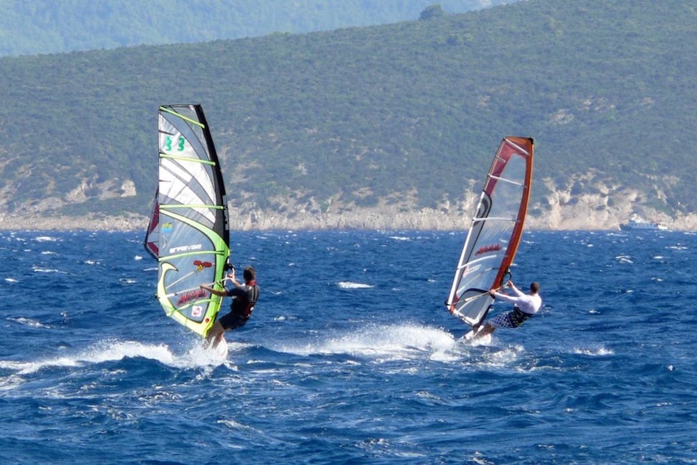 Windsurfers off the coast of Bol in Croatia. Image: Malden Dj under a CC licence