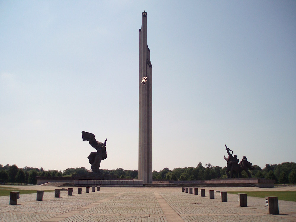 Riga’s Soviet Victory Monument. Image: DAVID HOLT under a CC licence