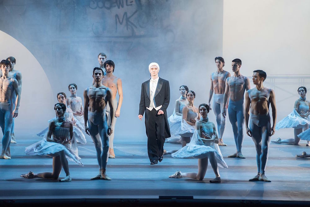 Nureyev (Vladislav Lantratov) descends into the orcestra pit during the ballet’s final scene. Image: Damir Yusupov/Bolshoi Theatre of Russia/Facebook