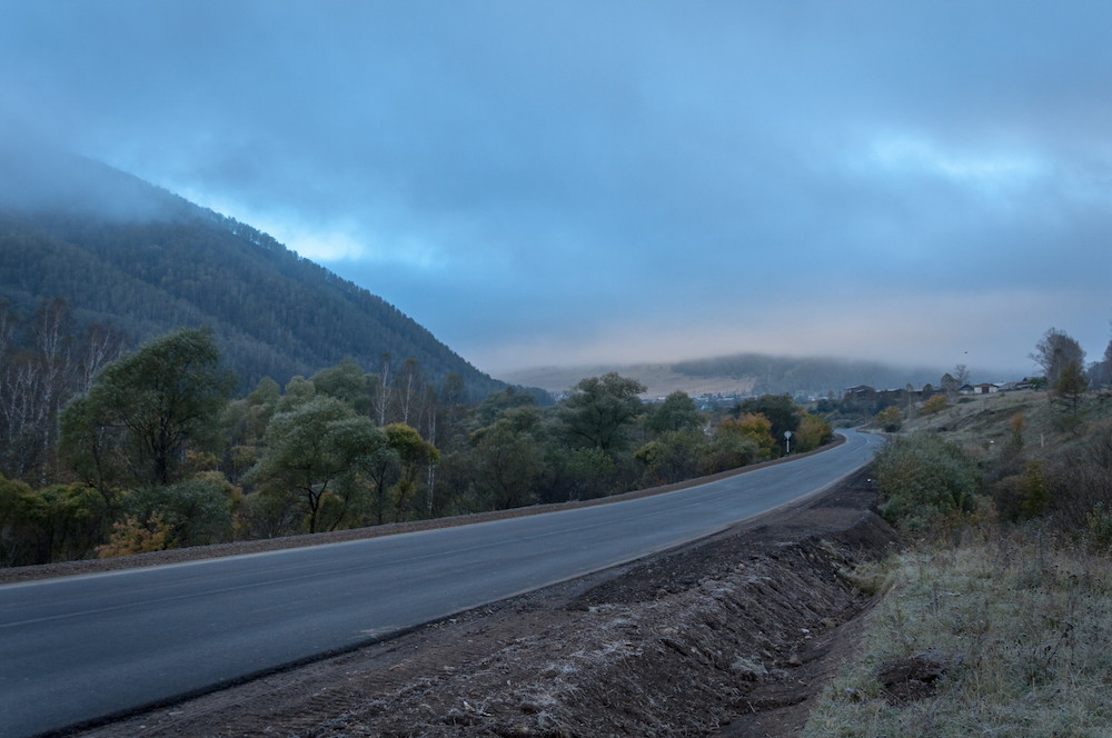 The Chuysky Tract rising through the Altay region. Image: Tony under a CC licence