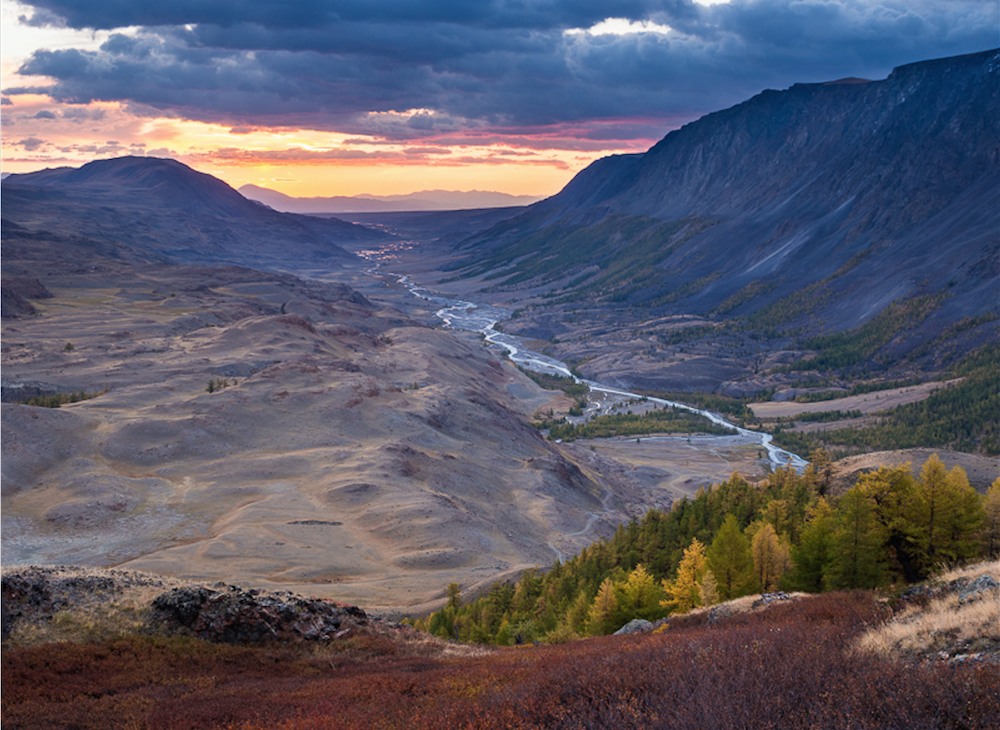 The lowlands of the Chuya steppe, through which the Tract leads out of Russia. Image: distantranges under a CC licence