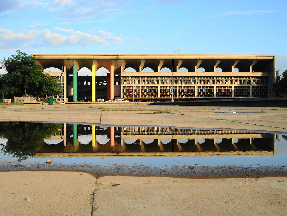 Le Corbusier's High Court, Chandigarph. Image: gb pandey under a CC licence