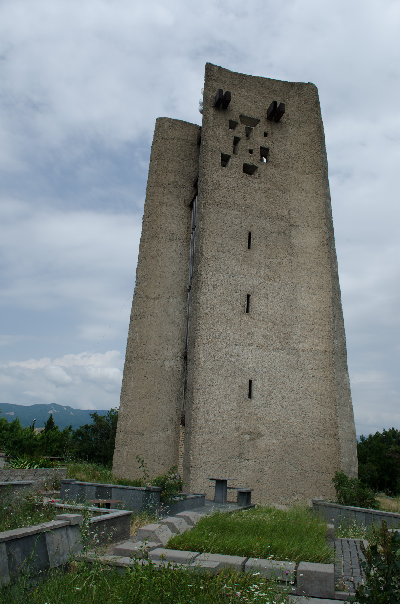 The water tower at Mukhatgverdi has echoes of Erno Goldfinger's Balfron Tower. Image: Vladimer Shioshvili