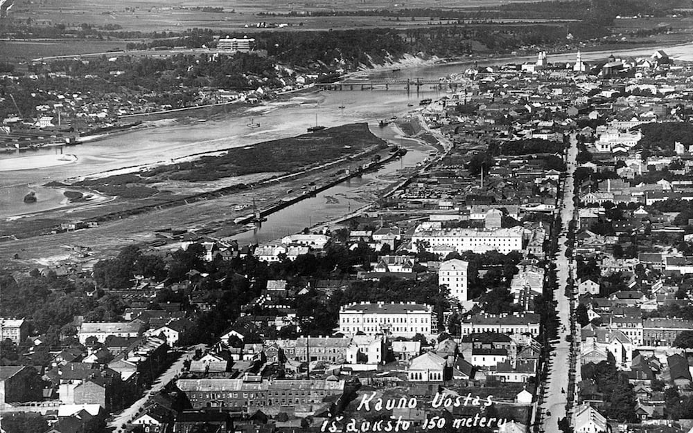 Historical photograph Kaunas on the banks of the River Nemunas (image: elem under a CC licence)