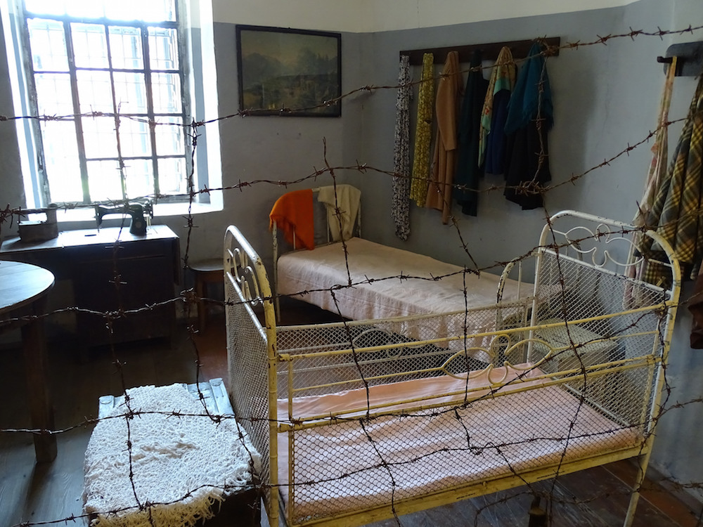 Recreation of living quarters during the time of the Kaunas Ghetto, inside the memorial complex of the Ninth Fort (image: Adam Jones under a CC licence)