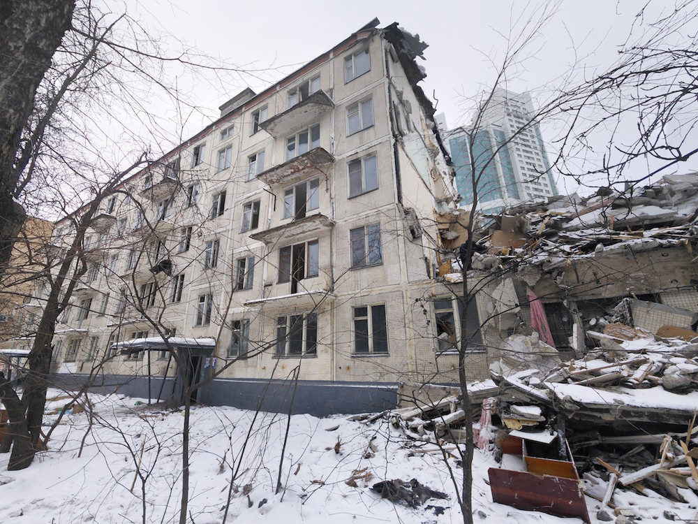 A <em>khrushchevka</em> apartment block on Rublyovskoe Highway in Moscow in the process of demolition (image: Artem Svetlov under a CC licence)