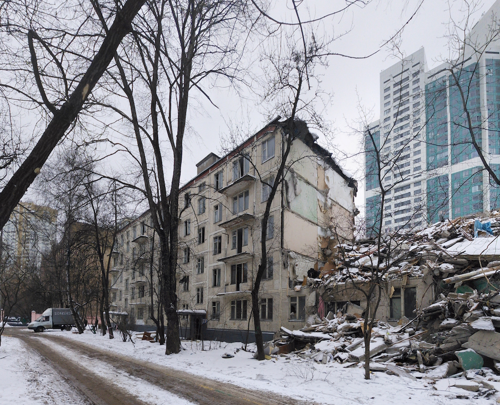 A <em>khrushchevka</em> apartment block on Rublyovskoe Highway in Moscow in the process of demolition (image: Artem Svetlov under a CC licence)