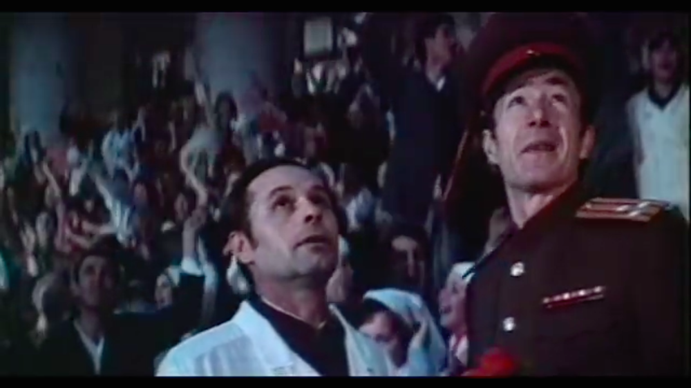 Aleksandr Shmelev (left) in his cameo as a plastic surgeon in <em>Skvorets and Lira</em> (image: Youtube) 