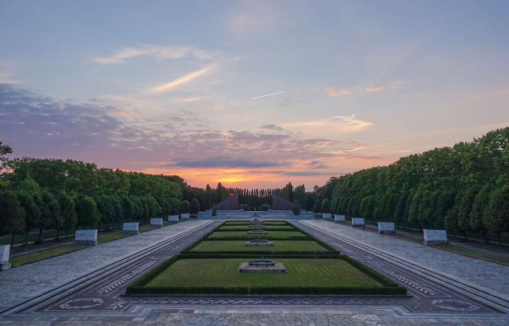 Dusk at Treptower War Memorial. Image: MichaelBrooks under a CC licence