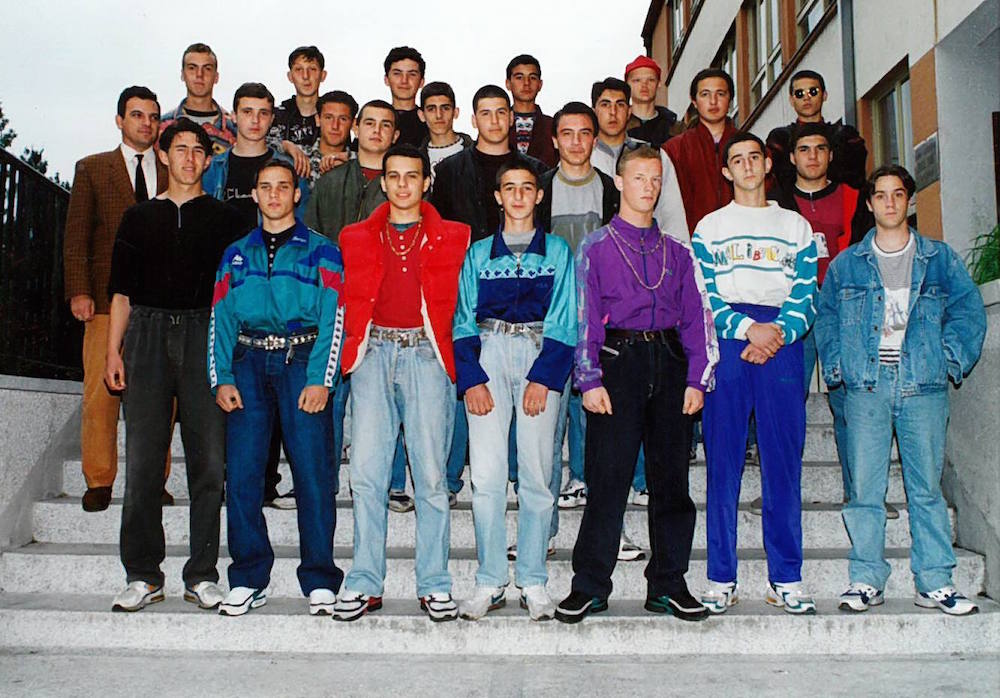 Schoolkids in Rakovina in Serbia in 1995. Image: DIZEL MANIA/Facebook