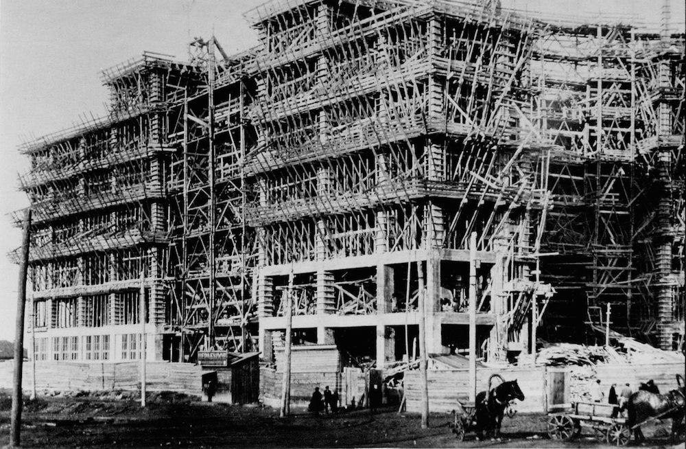 Derzhprom under construction in 1927. 