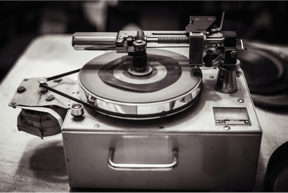 A recording lathe used to make X-ray records. Image courtesy Stephen Coates/The X-Ray Audio Project