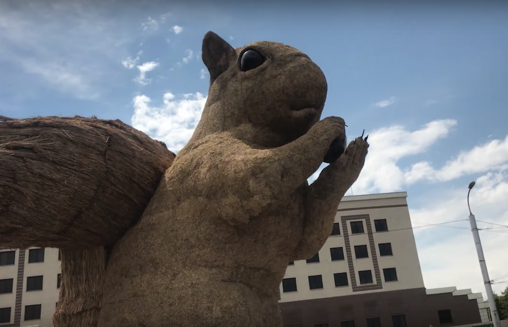 UK artist Alex Rinsler’s 12-ton squirrel sculpture in Almaty was created for the city’s Art Energy festival. Image: Teona Princess/Youtube