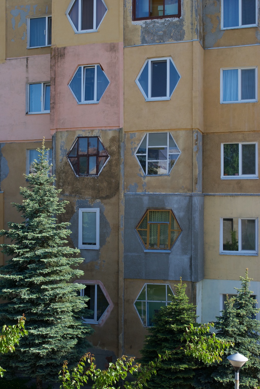 A building in the Azerbaijan quarter. Image: Aleksandra Burshteyn