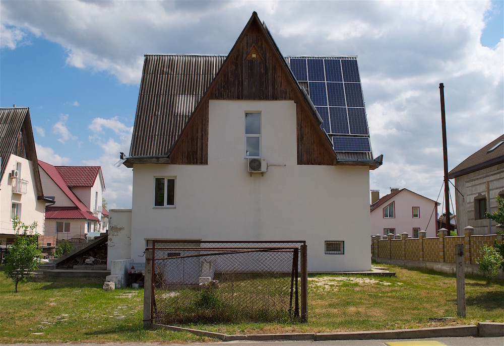 A solar-panelled house. Image: Aleksandra Burshteyn