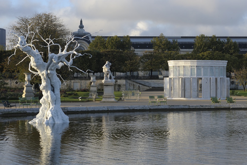 Alexander Brodsky, a pavilion in Tuileries Gardens in Paris (2010). Photograph: Yuri Palmin under a CC licence