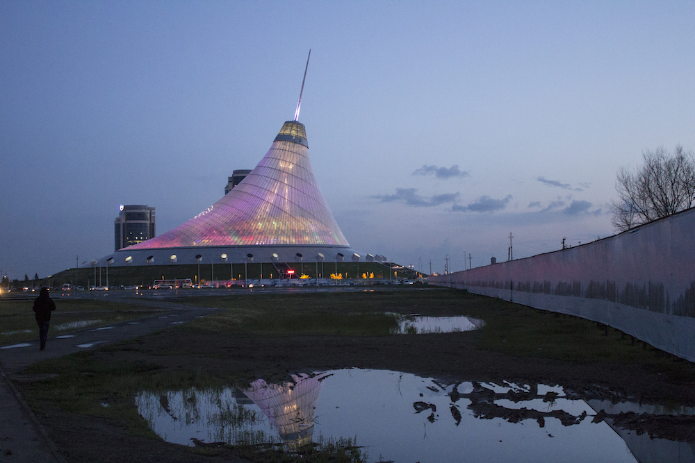 Khan Shatyr Entertainment Centre. Image: Ben Dalton under a CC license 