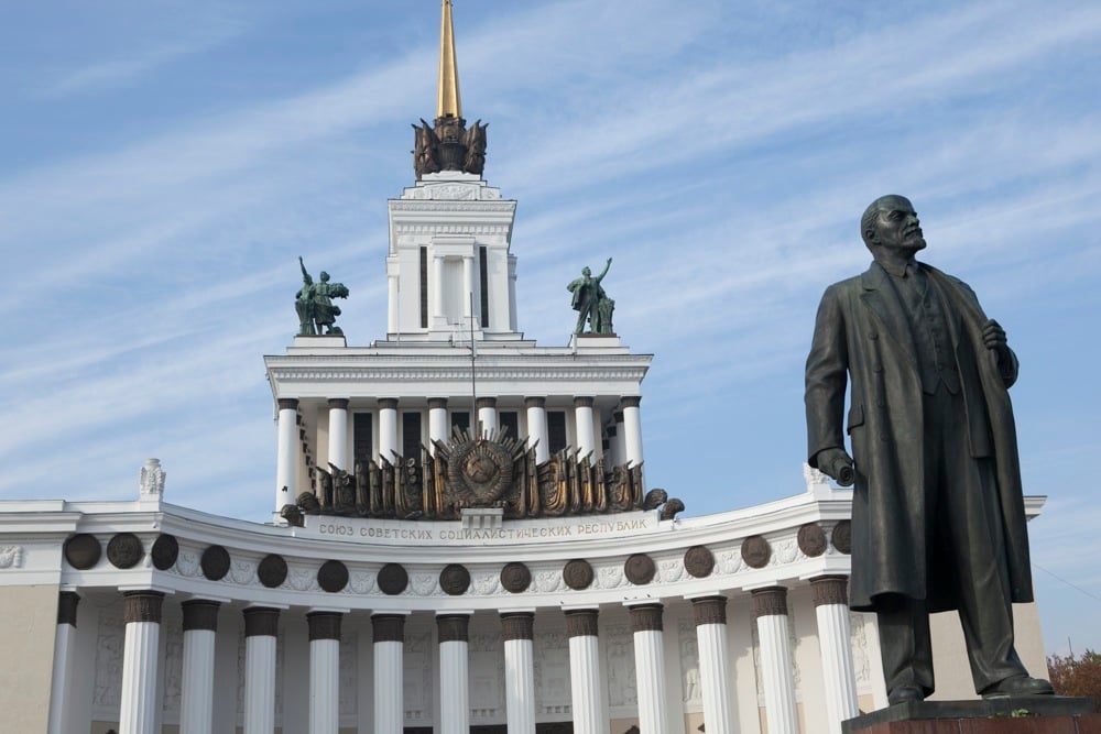 Lenin statue an the central pavilion in VDNKh. Photo: David Trilling